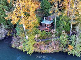 27 Lake Ln, Quinault, WA 98575