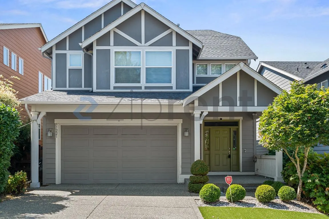 3 bed, 2.5 bath, 2270 sqft, $3,525 — Photo 1