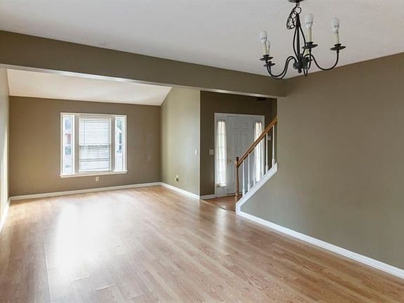 5th image of 3115 Regency Park Dr