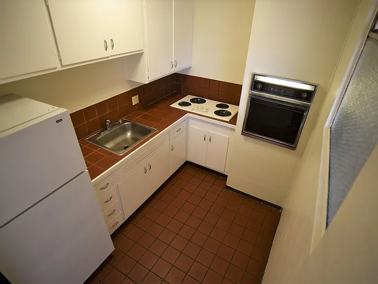 2525 Stuart St — Photo 6