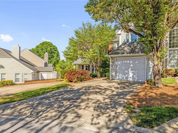 27 Cedar Knoll Dr, Greensboro, NC 27407