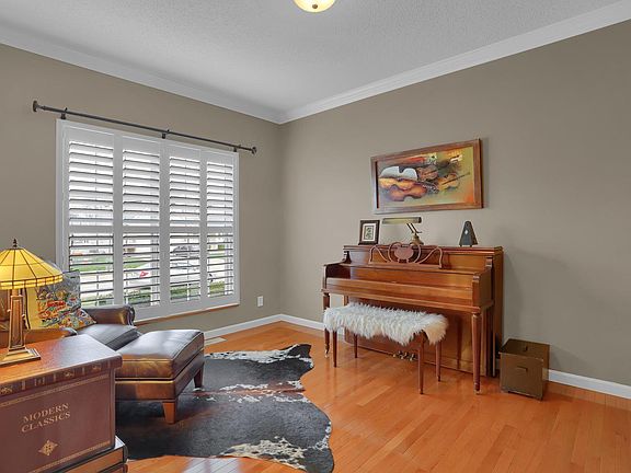 5th image of 1520 Coles Ct N