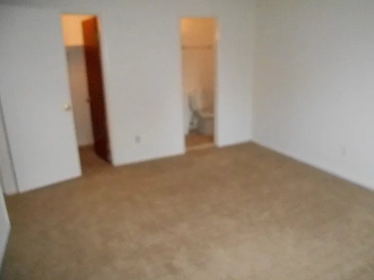 1427 E Tremont St #8 — Photo 8