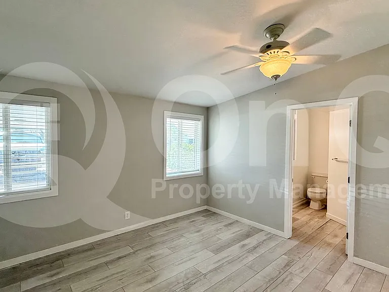 525 N Vine St — Photo 18