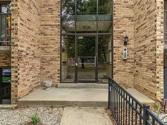 3rd image of 537 Davis Rd APT 12