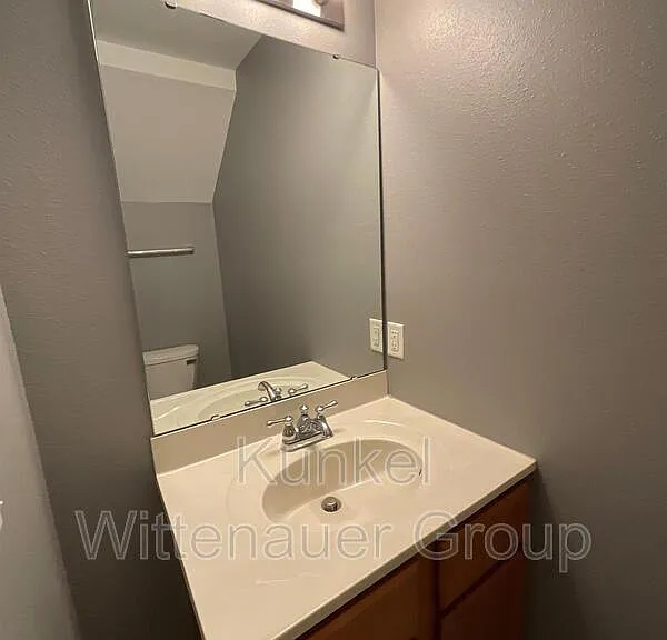 704 Fountain View Dr #F — Photo 10