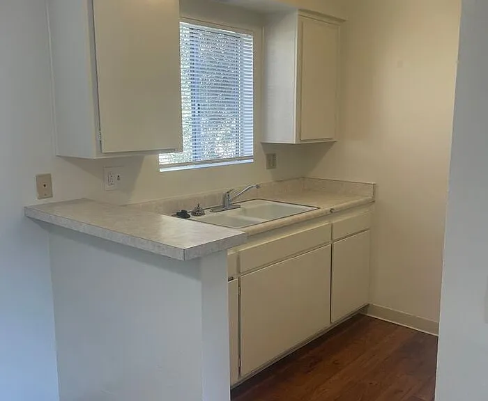 2034 Bath St #5 — Photo 3