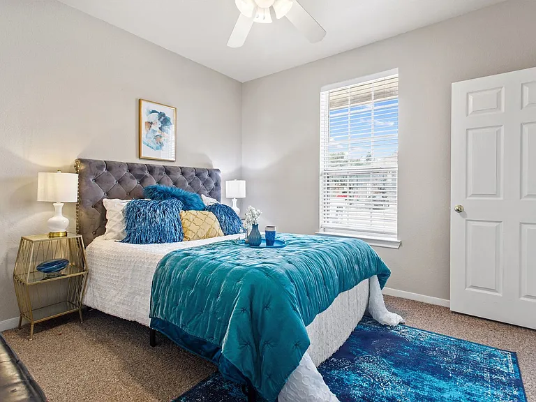 2406 S University Parks Dr — Photo 12