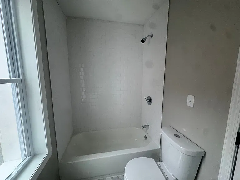 420 N Hobart St — Photo 9