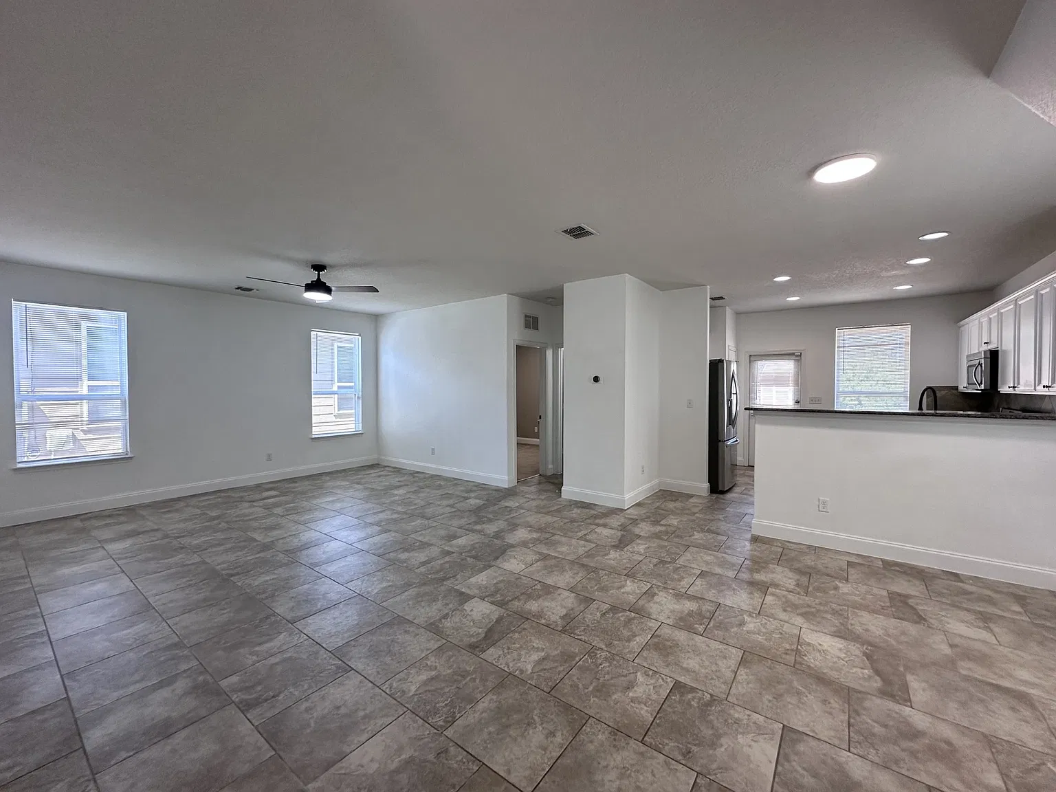 4 bed, 2040 sqft, $1,895 — Photo 4