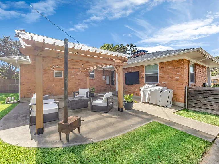403 S Lois Ln — Photo 32