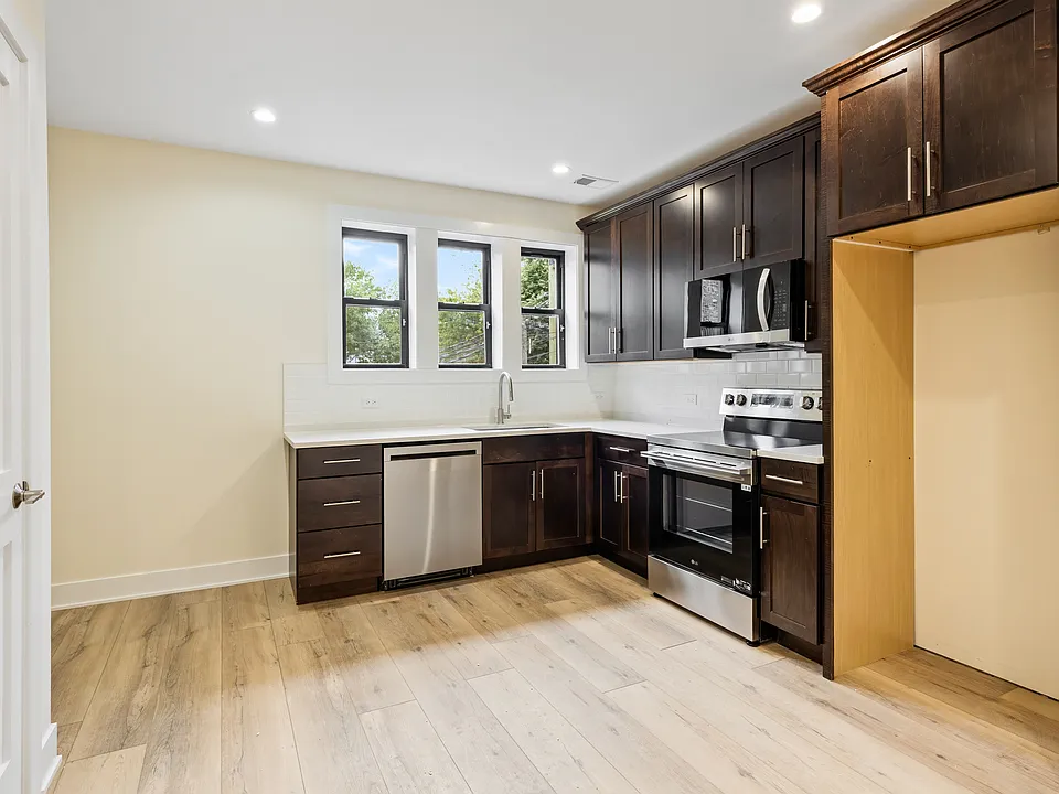 1248 W Addison St #2B