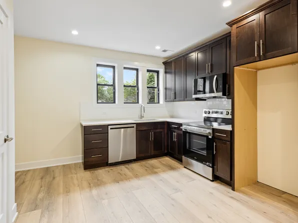 1248 W Addison St, Chicago, IL