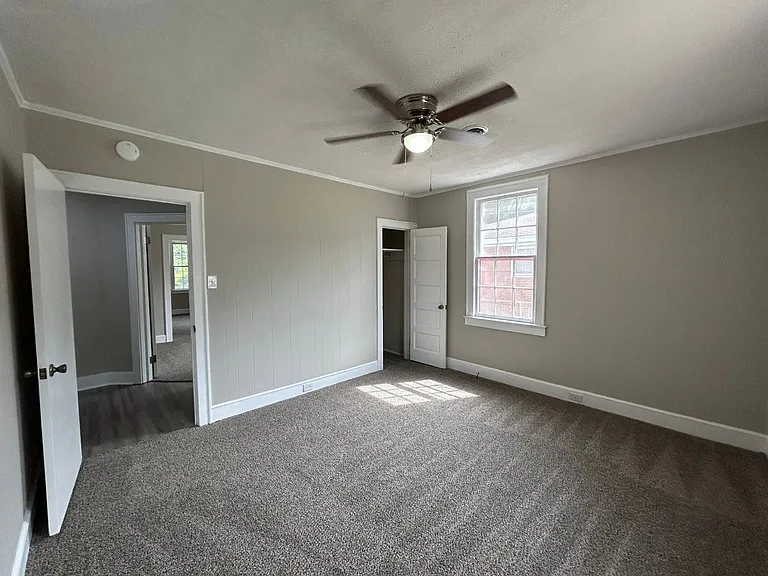 411 E Charlotte Ave — Photo 11