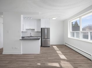 45 42nd St #308, Toronto, ON M8W3P4