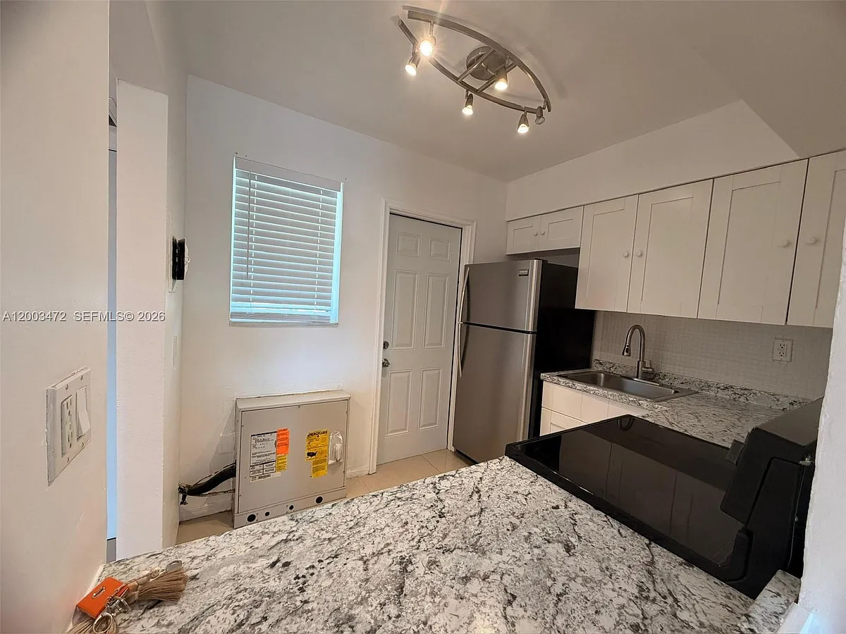 Building Photo - 20200 NE 27th Ct #35