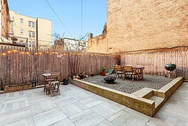 305 Stuyvesant Avenue in Stuyvesant Heights