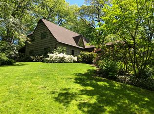 10 Taylor Rd, Huntington Bay, NY 11743