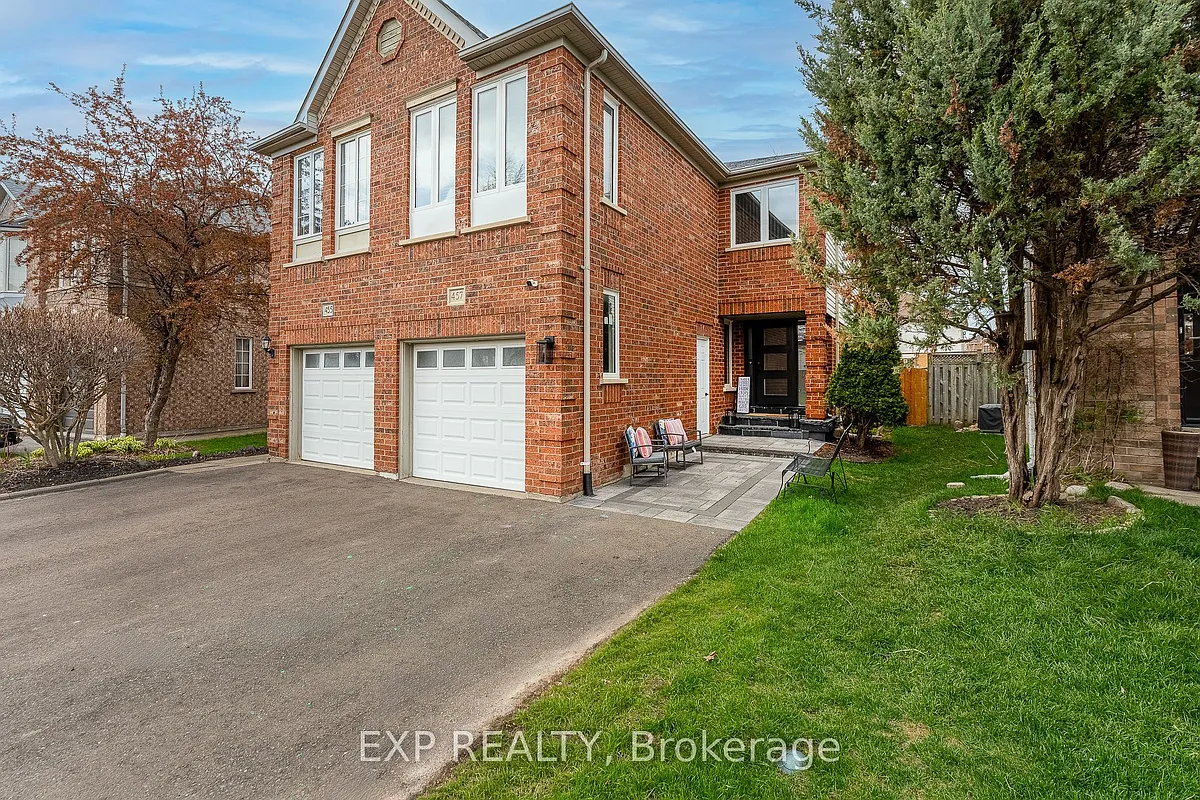 Building Photo - 457 Heddle Cres