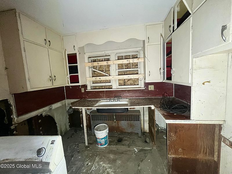 4th image of 434 N Greenbush Road