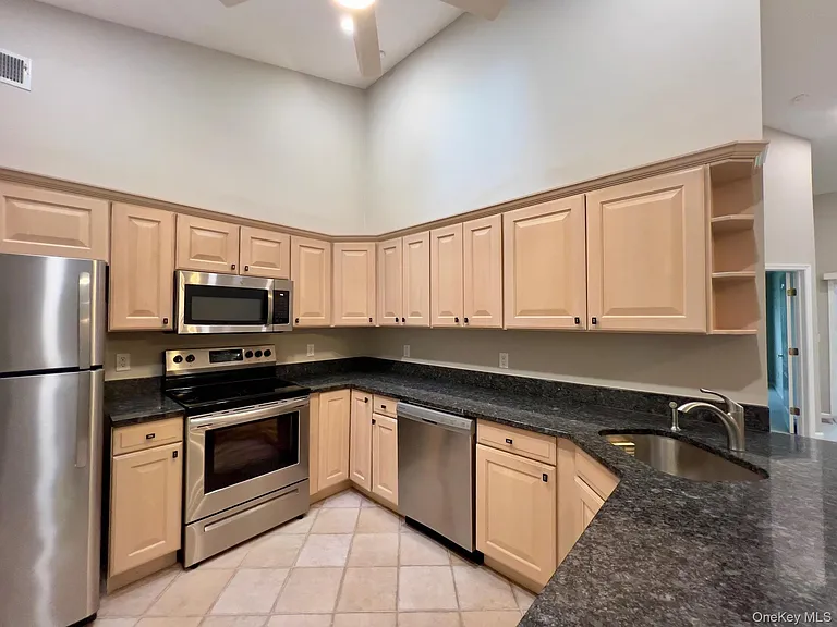 703 Constance Ln — Photo 6