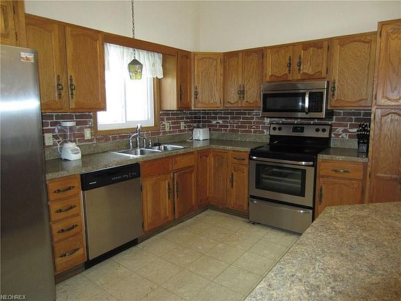 2nd image of 1124 Jackie Ln