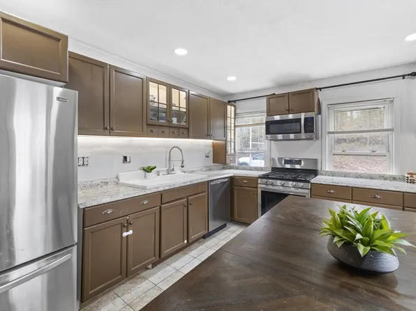 43 Allen St, Gardner, MA 01440