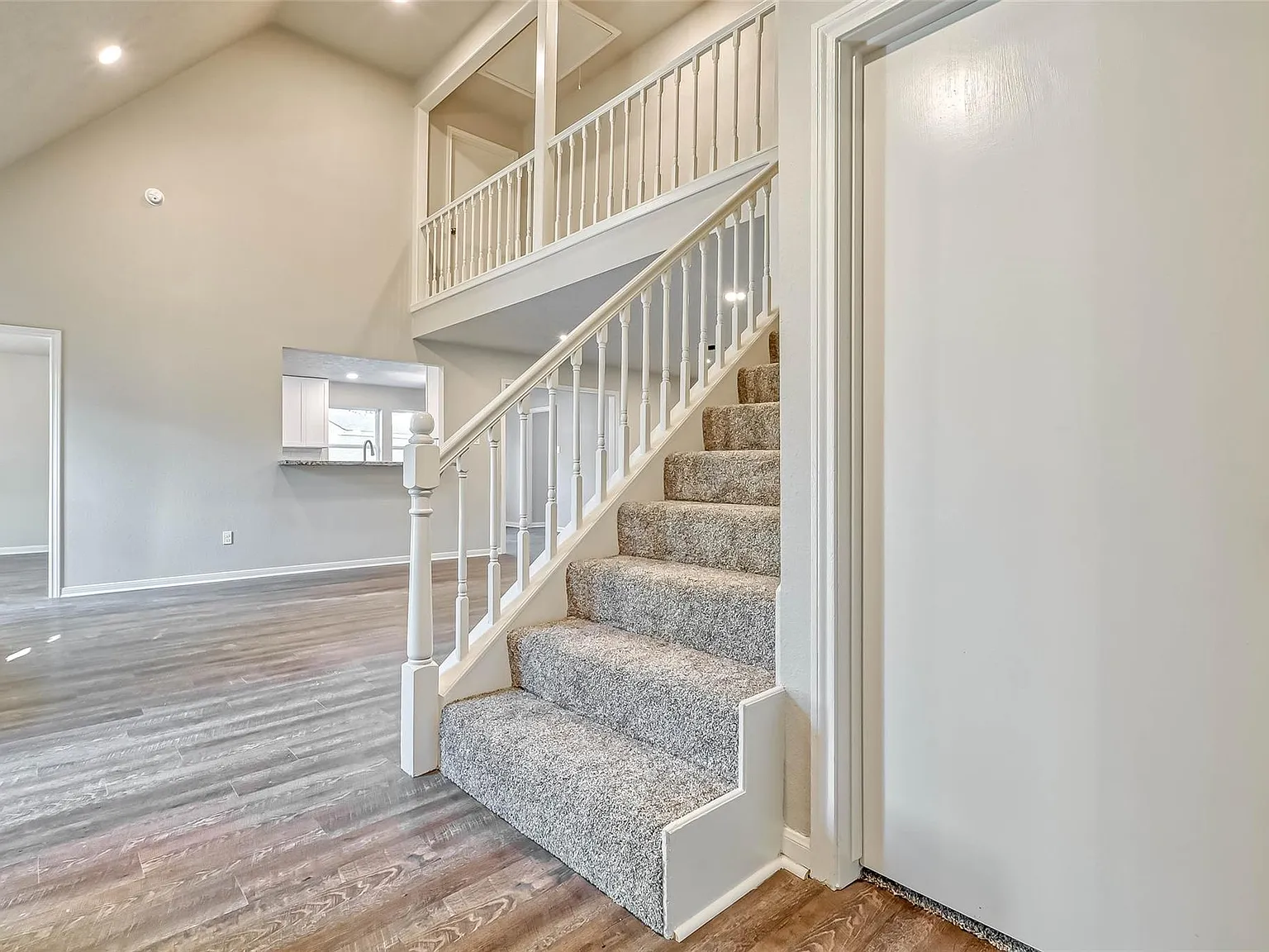 4 bed, 2.5 bath, 2628 sqft, $2,800 — Photo 4