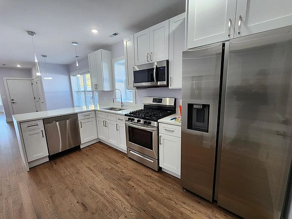 5th image of 2807 W Touhy Ave #2