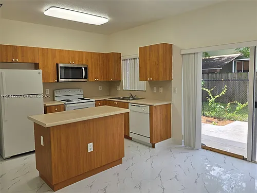 2973 SE 15th Ter Photo 1