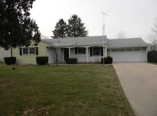 24210 Hillcrest Dr, Sterling, IL 61081