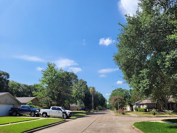 3rd image of 5034 Pine Cliff Dr