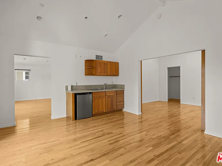 512 N Linden Dr — Photo 35