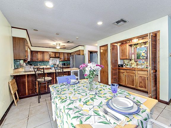 5th image of 302 Melrose Dr