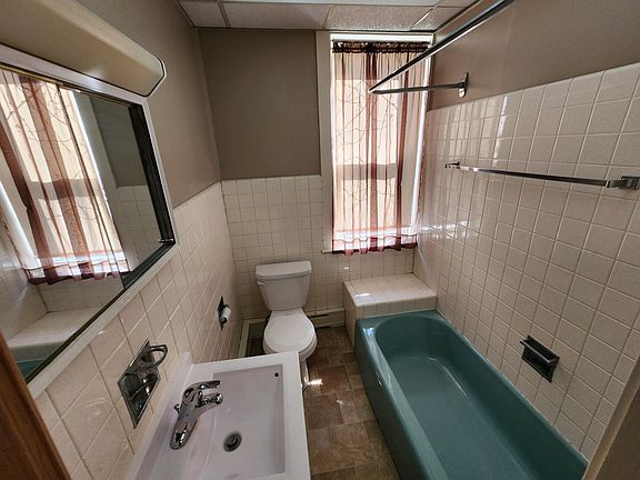 5th image of 1322 Pike St Floor 1