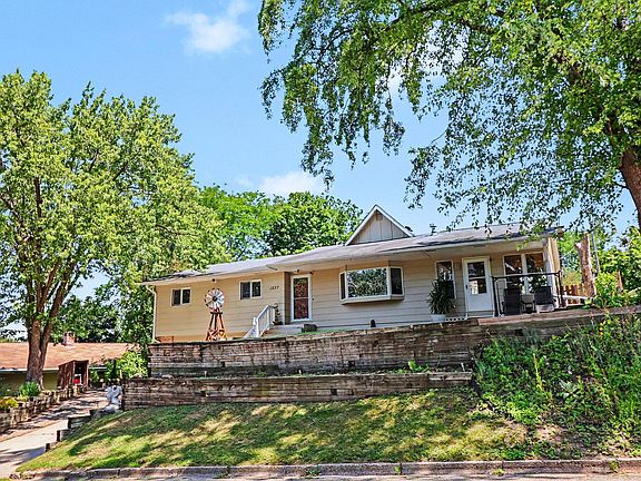3rd image of 1537 Willow Dr