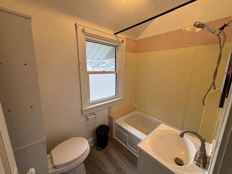 1628 Kenneth Ave — Photo 11