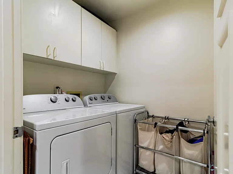 326 Westminster Ave #Penthouse 404 — Photo 28