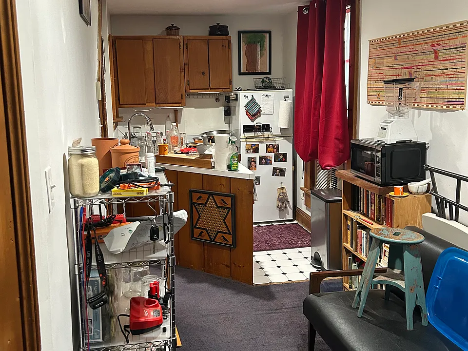 57 Hudson Ave #4