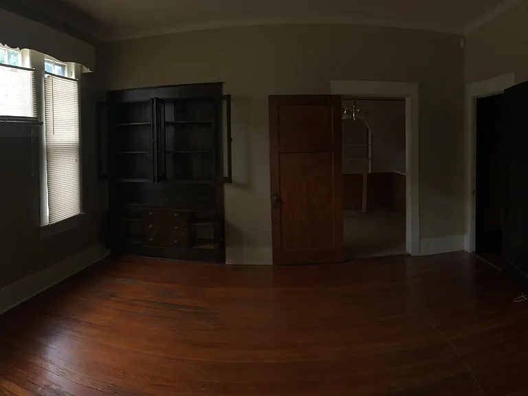 314 W King St — Photo 10
