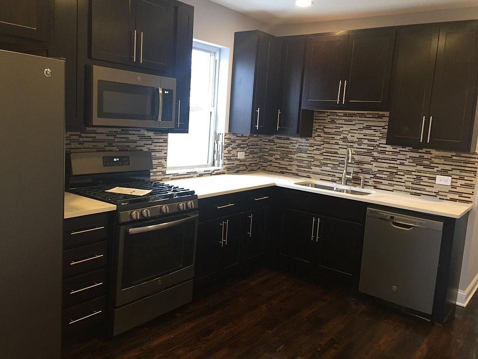 1st image of 2547 W Thomas St #1