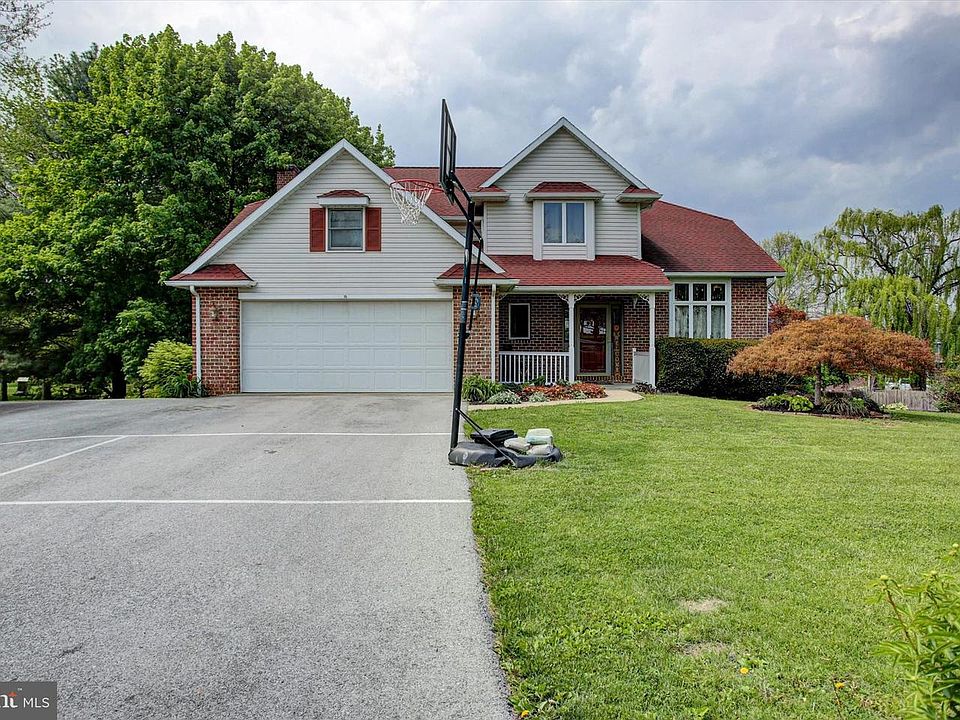 1st image of 64 Diller Dr