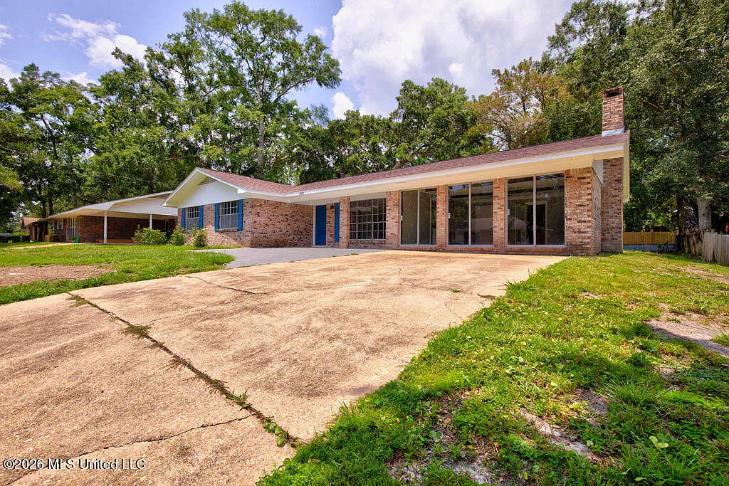 4 bed, 2.0 bath, 2108 sqft, $2,095 — Photo 3