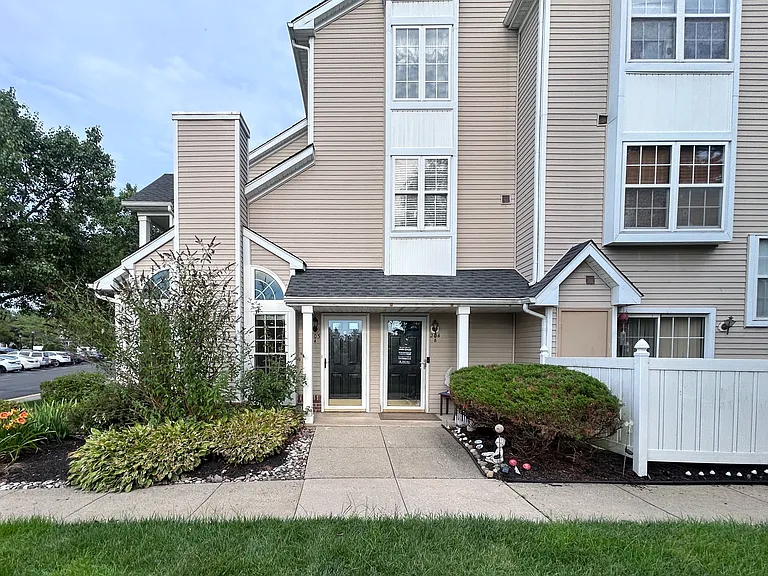 203A Saxony Dr — Photo 3