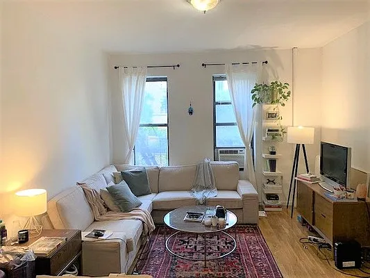 Rented by Dynamik Realty | media 15