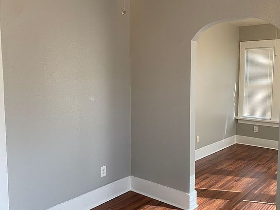 3rd image of 219 Paschal St