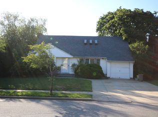 97 Briarcliff Rd, Westbury, NY 11590