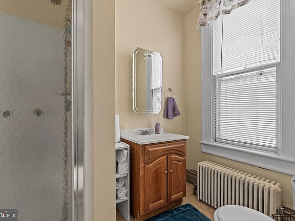 5th image of 125 Edgar St