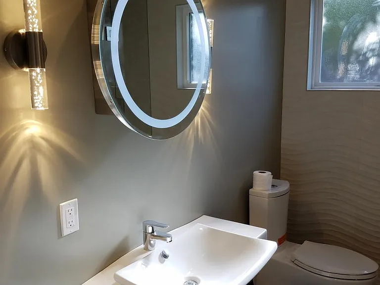 Master bath with lighted mirror and accent lighting