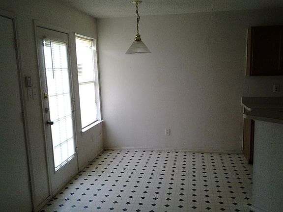 5th image of 739 Cedarwood Dr